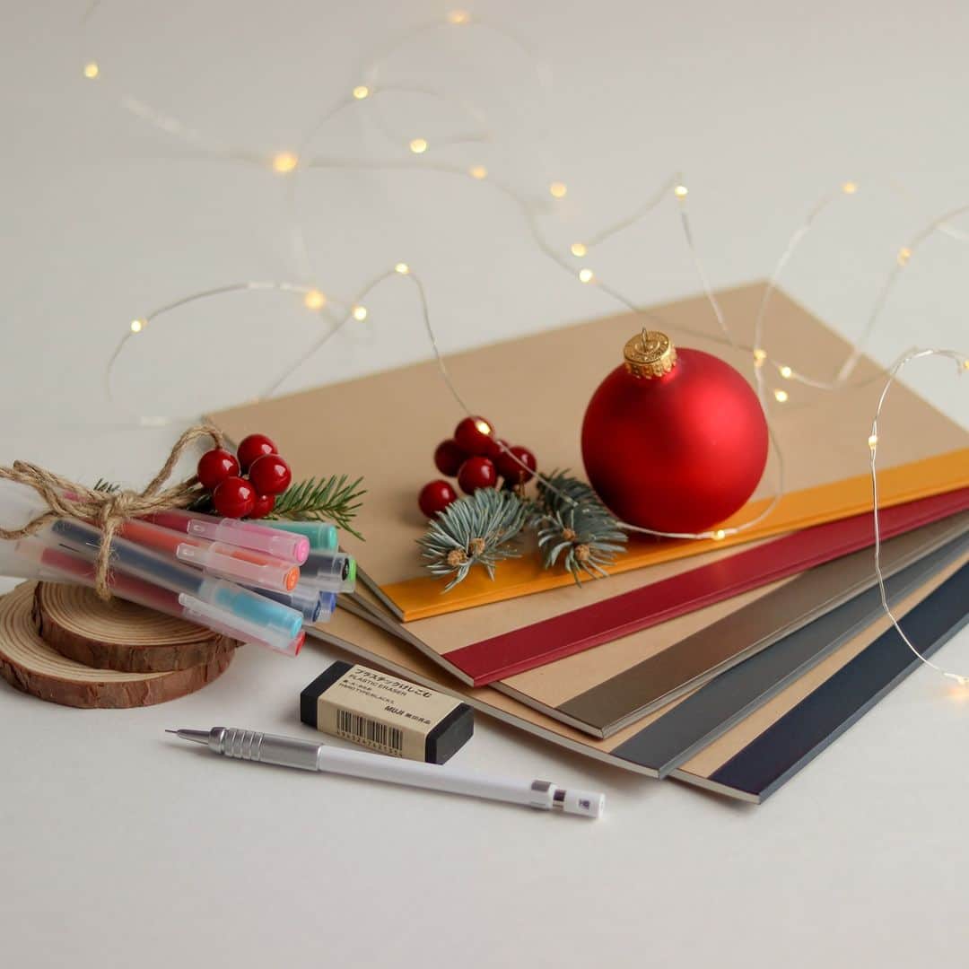 のインスタグラム：「'Tis the season of giving.   Shop last minute stocking stuffer favorites, such as these stationery essentials, for the family, friends, and everyone else on your list at MUJI.   #muji #mujiusa #mujiholidays #stockingstuffers」