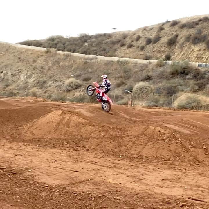 ケン・ロックゼンのインスタグラム：「Make sure to share love & gratitude during the holiday season.... and wheel taps 😁🙌🏽🔥」