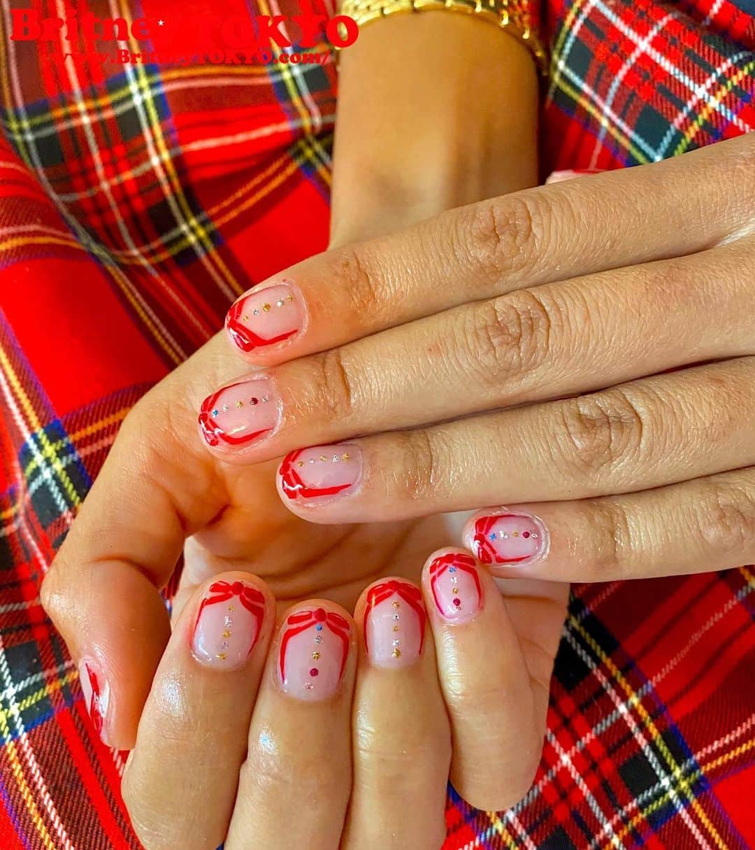 のインスタグラム：「Happy Holidays 🎁 ✨  #nailart #nails #fashion #britneytokyo」