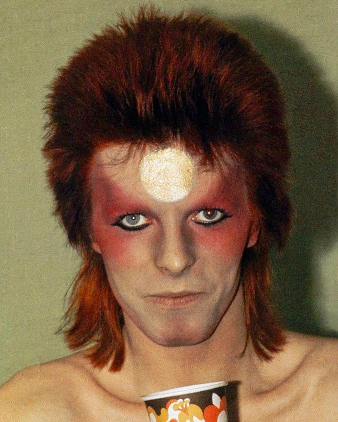 デヴィッド・ボウイさんのインスタグラム写真 - (デヴィッド・ボウイInstagram)「You surely know all about @therealmickrock’s Bowie association, the photographer befriended Bowie in 1972 and was important in the early promotion of Ziggy. Here’s the first part of a gallery of his incredible Bowie shots from across the years with lots more to follow soon.  #RandomBowie  #BowieMickRock」12月25日 3時17分 - davidbowie