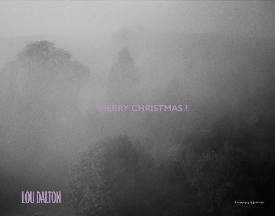 ルー ダルトンさんのインスタグラム写真 - (ルー ダルトンInstagram)「A very Merry Christmas to one and all.  Stay safe, look after you and yours.   Loux   Photograph @josh._.hight  Graphics @pierreyves_morvan」12月25日 3時31分 - loudaltonmenswear
