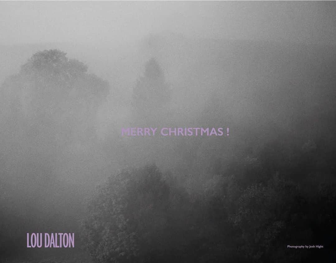 のインスタグラム：「A very Merry Christmas to one and all.  Stay safe, look after you and yours.   Loux   Photograph @josh._.hight  Graphics @pierreyves_morvan」