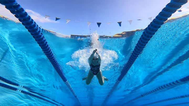 Julieのインスタグラム：「I don’t swim breaststroke often, but when I do it’s during warmup/cool down 😂 I’ve been feeling good about my stroke despite how little I swim it...might try to sneak some more into my workouts 🤔 . . . . @arenausa #arenawaterinstinct #swimmer #summerjulep #swimming #swimtechnique #swimmersofinstagram #instaswim #instaswimming #mastersswimming #instaswimmer #usaswimming #swimtraining #breaststroke #swimpractice #myswimpro #swimsmarter」