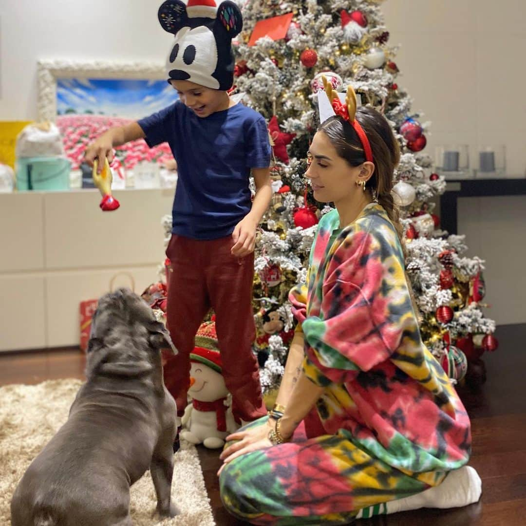 メリッサ・サッタさんのインスタグラム写真 - (メリッサ・サッタInstagram)「Before Christmas dinner 🎄❤️ #maddox #pancho」12月25日 3時30分 - melissasatta