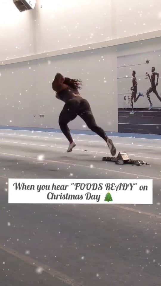 アシャ・フィリップのインスタグラム：「🤣 Who moves like this when they hear "FOODS READY" on Christmas Day?! 🎄🍗🍴🏃🏾‍♀️💨  #Christmas #Lunch #ChristmasDay #Gymshark #Sprinter #Throwback #TBT #2020 #GymsharkWomen #ChristmasEve @gymshark」