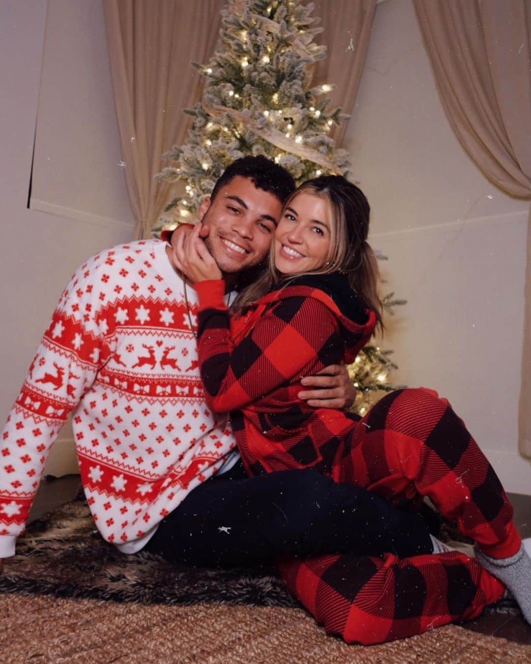 Nikki Blackketterのインスタグラム：「Merry Christmas Eve from me n this squish 🥰✨🎄 Swipe for our failure of a family Christmas photo, lol we tried」