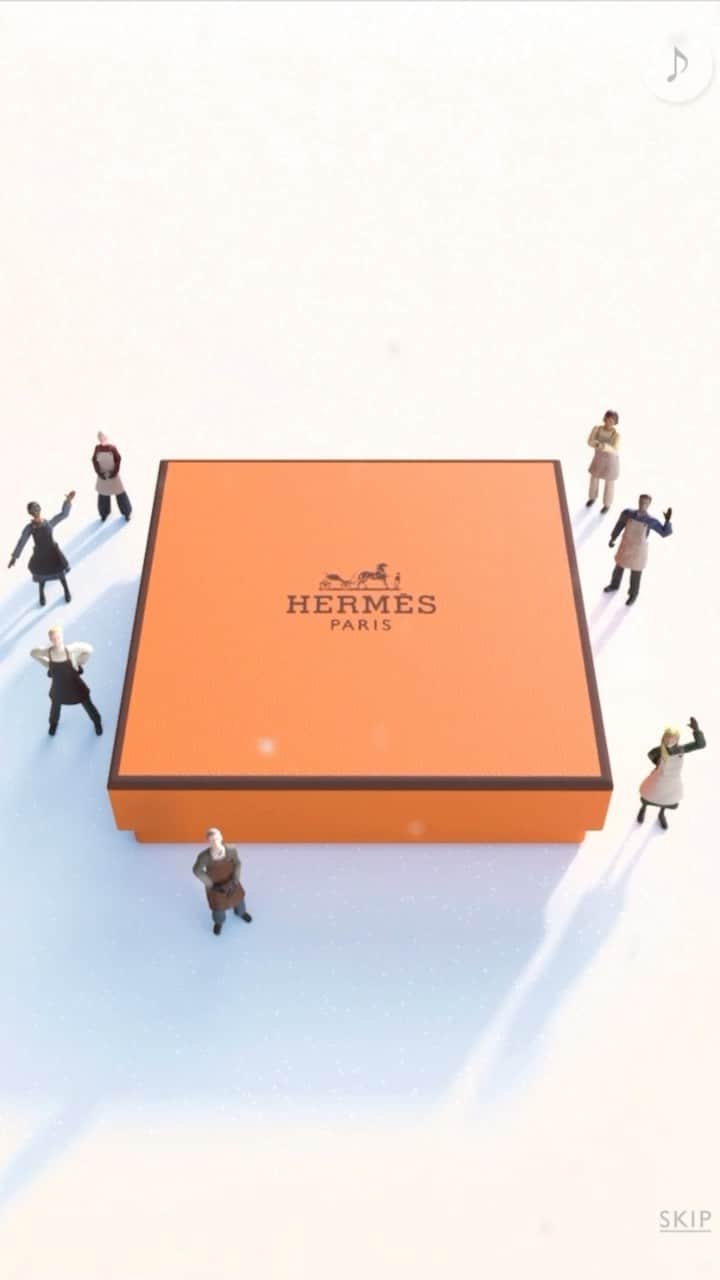 のインスタグラム：「🍊l'Orange de Noël🍊  あなたにエルメスのオレンジを贈ります。  ♡♡♡♡♡♡♡♡🎅🏻🎁♡♡♡♡♡♡♡♡  みなさまどんなクリスマスをお過ごしですか🙌🏻 私は家族でゆっくりです🎄   @hermes のグリーティングをつくってみました🍊ストーリーズをswipe upして見てみてもらえたらうれしいです。。🎁  私は少し前にいただいたとってもかわいいエルメスのリップをつけて今日を過ごします💄（その節はありがとうございました😌)  #hermès  #hermesorange #happyholidays ❣️」