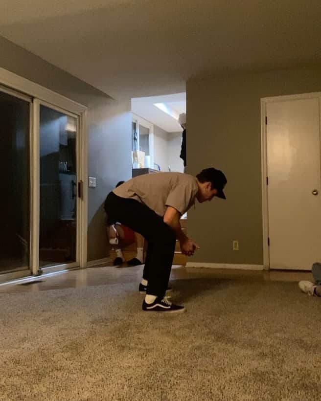ジャック・ジョンソンのインスタグラム：「Shit was goin good until the front flip 😂」