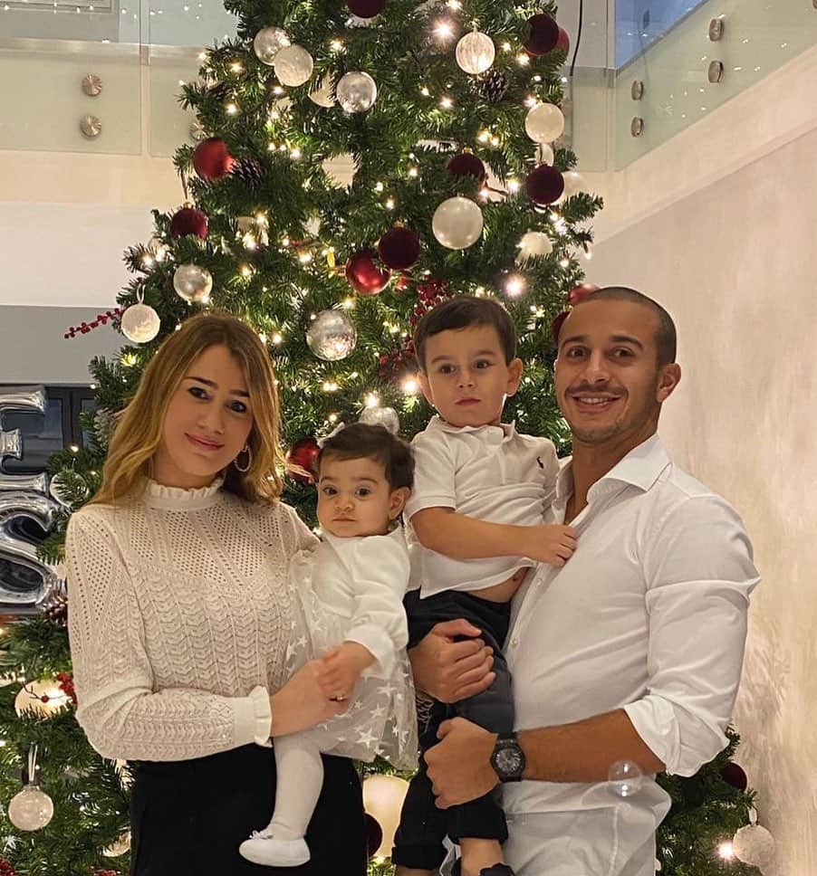 ティアゴ・アルカンタラのインスタグラム：「Xmas Time ! 🎅🏽🎄All the best for you and your loved ones 🙏」