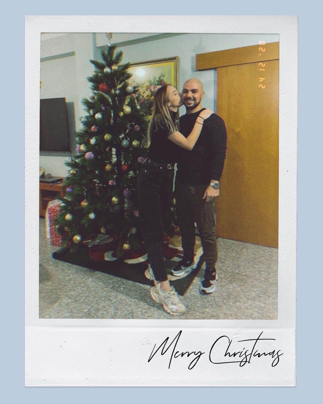 マリナ・デュランダのインスタグラム：「Warmest Wishes for Christmas 🎄   You are special, you are unique, may your Christmas be also as special and unique as you are!🤍」