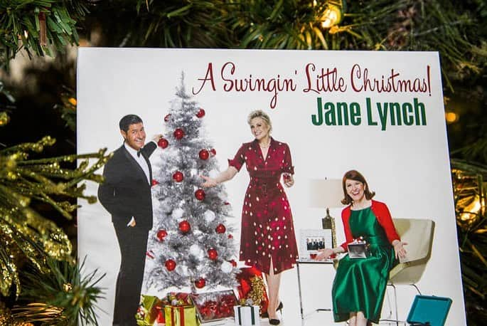 ジェーン・リンチさんのインスタグラム写真 - (ジェーン・リンチInstagram)「Swing in the Holidays with @therealkateflannery @loudmouthmuch and @tonyguerreroquintet ! We’ve got a whole album of Swingin’ Christmas songs. JaneLynchChristmas.com to purchase.」12月25日 4時33分 - janelynchofficial