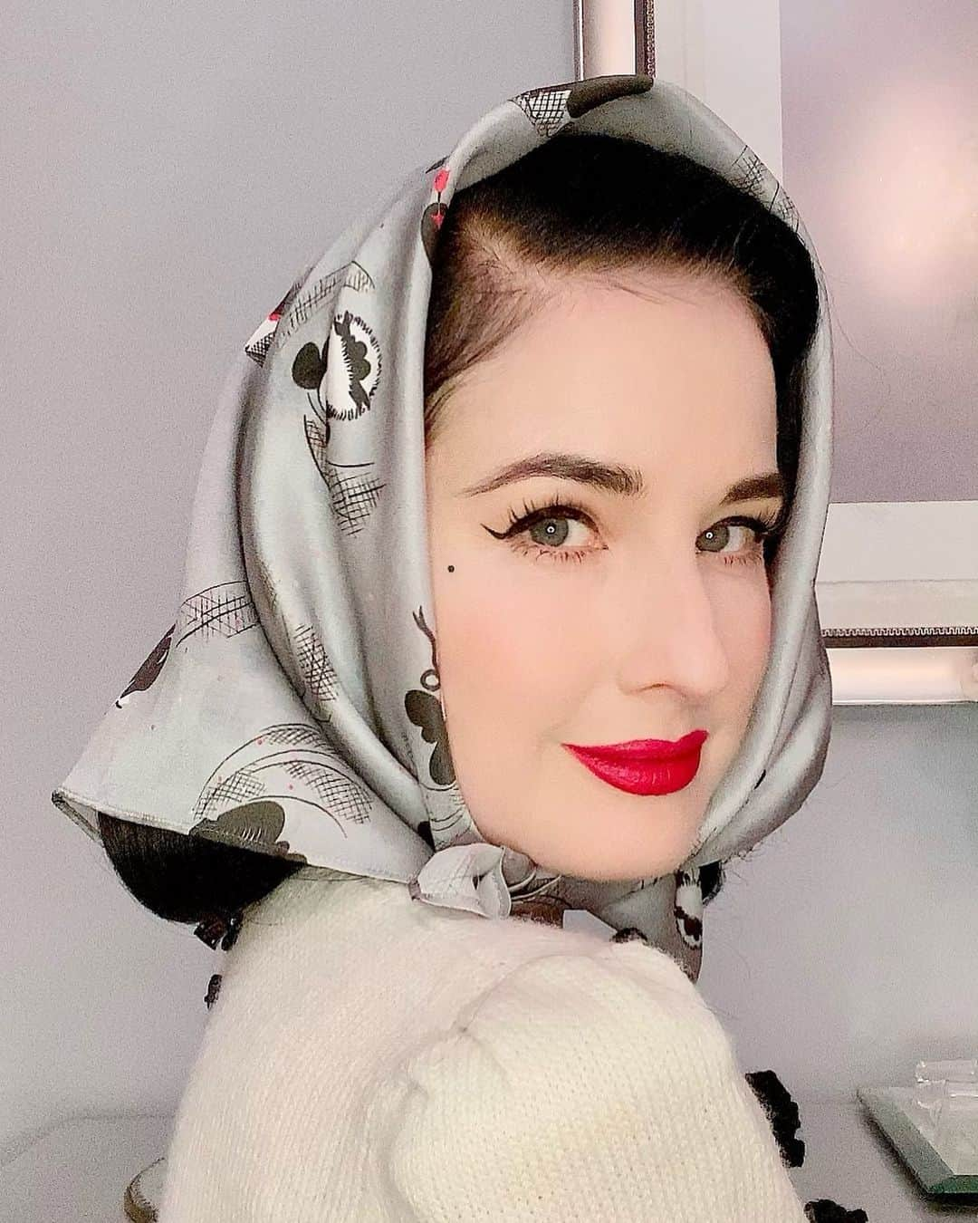 ディタ・フォン・ティースさんのインスタグラム写真 - (ディタ・フォン・ティースInstagram)「#ReGlam • @hood_london Our silver lining to 2020: Dita wearing HAT HAT HOORAY!   All of the iconic Dita X Hood hats, illustrated by @adelemildred and printed on a silver-grey natural mix scarf (45% silk, 55% cotton).    Hoodlondon.com   We will start shipping these beauties on December 28th. Royal Mail suspended all shipping to the EU yesterday but we hope this will be resolved by next week, meanwhile we will be looking into alternative carriers.  #Ditaxhood #ditavonteese #hoodlondon #limitededition #slowfashion #handmade」12月25日 4時55分 - ditavonteese