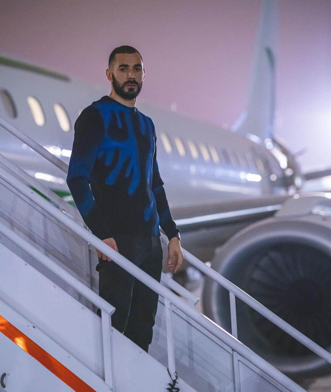 カリム・ベンゼマさんのインスタグラム写真 - (カリム・ベンゼマInstagram)「En Nueve Airline ☄️」12月25日 4時56分 - karimbenzema