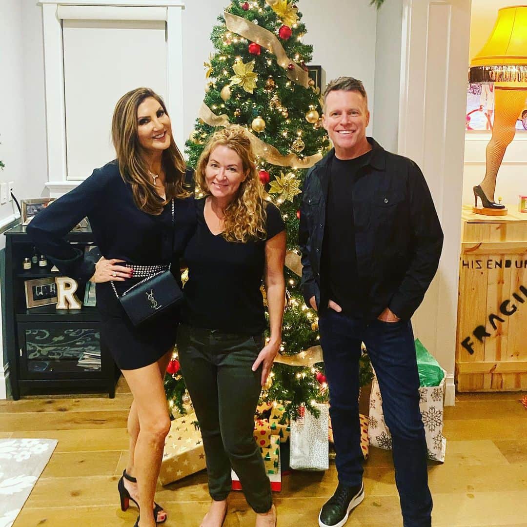 ヘザー・マクドナルドのインスタグラム：「This photo was Taken on the set of our latest @hallmarkchannel #christmasmovie Titled “Deck The Halls of Fashion” About a city fashion designer (me) who visits her best friend (Sarah) in her home town and runs into her 4th grade crush (Chris) who is now a widower.  #christmastree #christmas #juicyscoop」