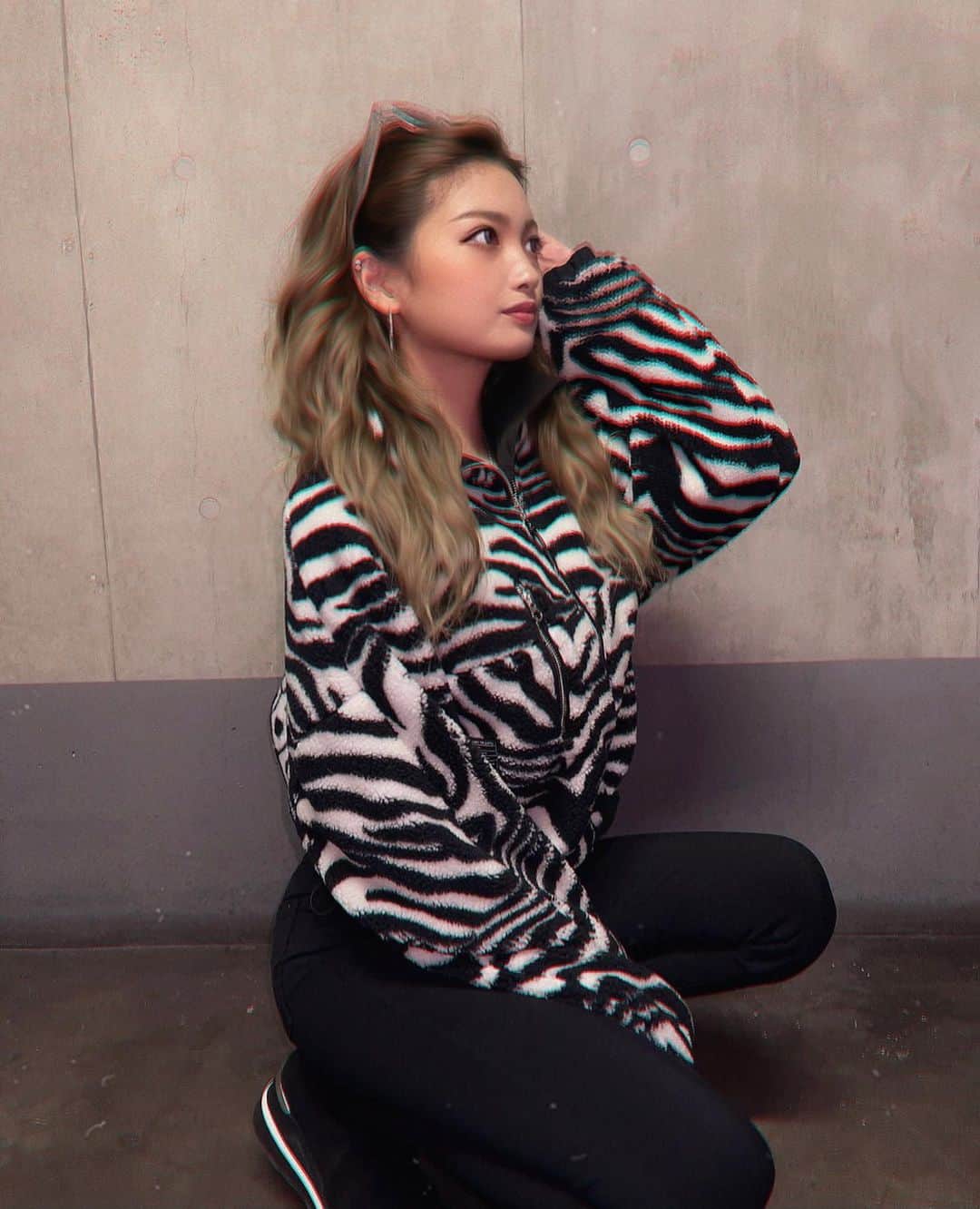 のインスタグラム：「中華街行った時の🐷🐉🦓 ハデハデだあ((わかる人にはわかる🙊 #ゼブラコーデ #ootd」