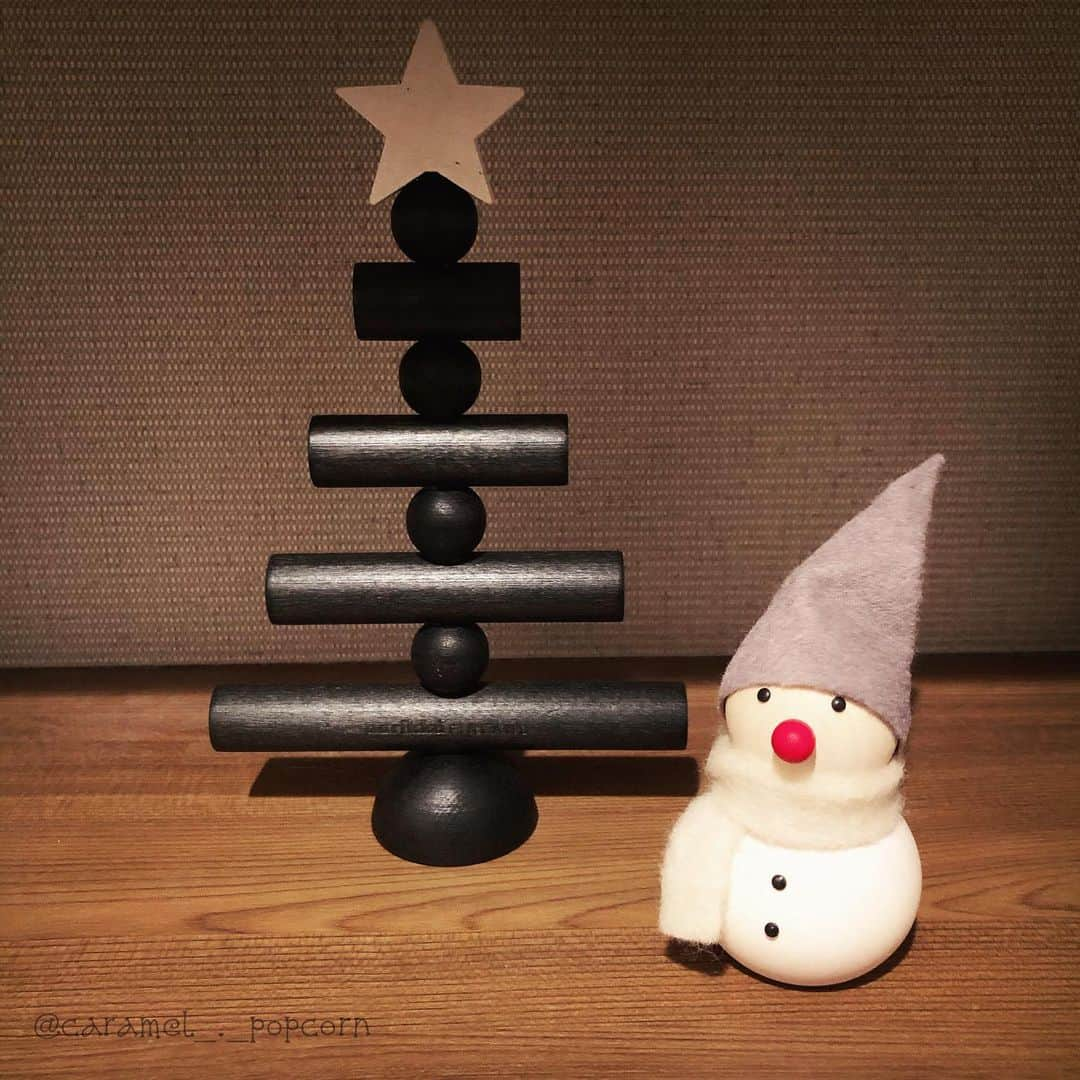 KUNIKO ◡̈︎*のインスタグラム：「★ 🎄Merry Christmas🎄  #メリークリスマス #クリスマス #christmasdecor #christmas #christmasdecorations   コロナ禍の中、 色々な制限のある毎日ではありますが… みなさまにとって笑顔あふれる ステキな1日になりますように♕︎  🎄🎄🎄」