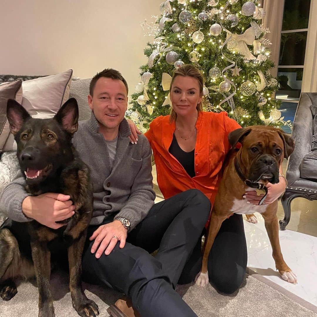 ジョン・テリーさんのインスタグラム写真 - (ジョン・テリーInstagram)「Merry Christmas 🎄  Wishing you and your families a great day. Lots Of Love From JT & Family 💙」12月25日 5時19分 - johnterry.26