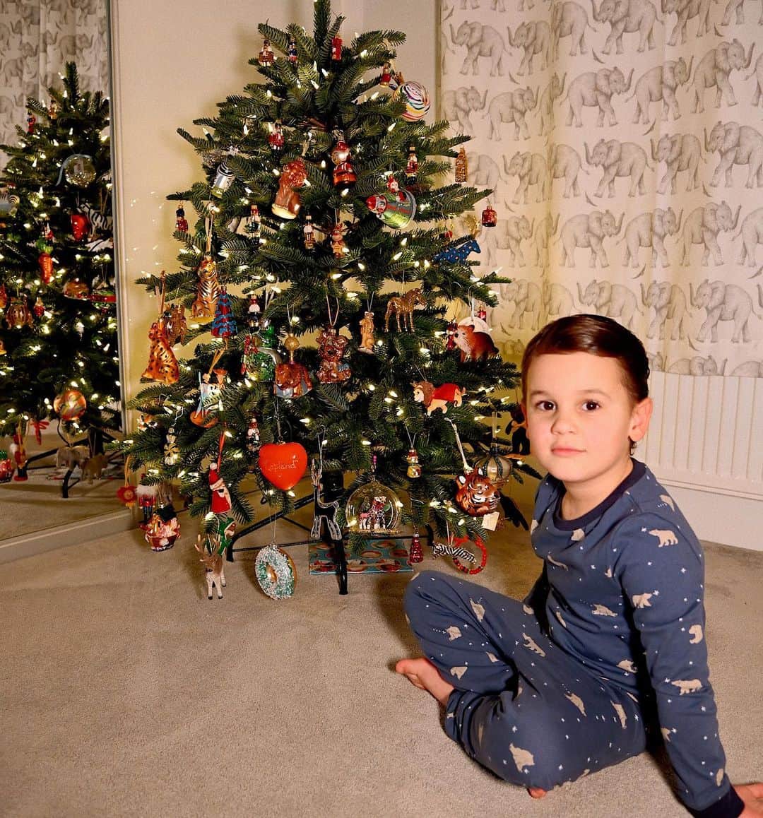 サム・フェアーズのインスタグラム：「👏 yay, here’s my little darling in his Christmas pyjamas next to his tree that he decorated himself 🎄❤️ I hope everyone is having a lovely evening. #staypositive #christmaseve xxx」
