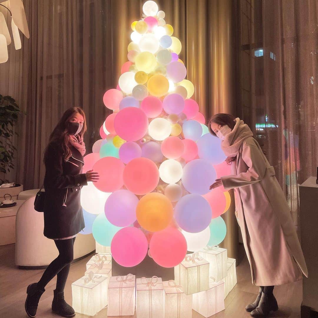 木谷有里さんのインスタグラム写真 - (木谷有里Instagram)「可愛いクリスマスツリー🎄  #merrychristmas  #christmas  #christmastree  #tokyo #kimptonshinjukutokyo」12月25日 10時52分 - kitani_yuri