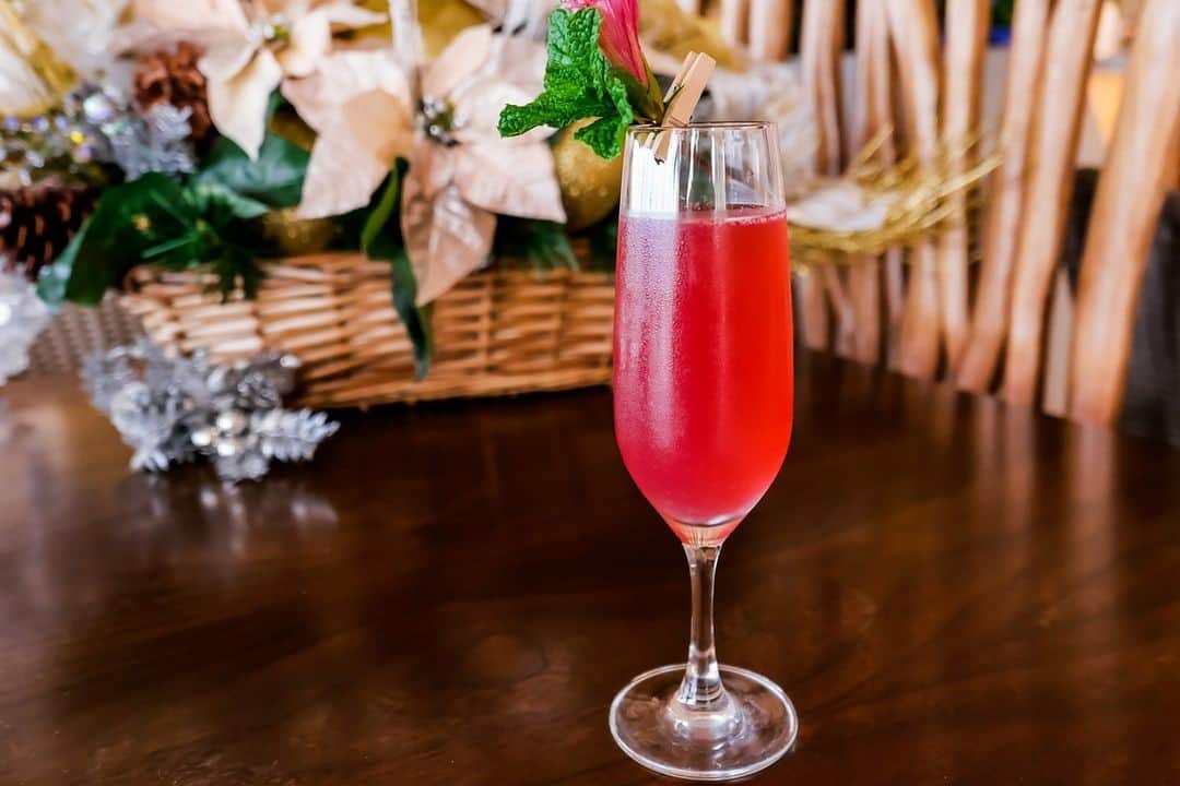 Prince Waikikiのインスタグラム：「Today is the final day of our 12 Days of Holiday Cheer Giveaway! Any guesses as to what today's gift will be? We'll be announcing it later today. While you wait.. don't miss out on @100sails' 12 holiday cocktails available until the end of the month.」