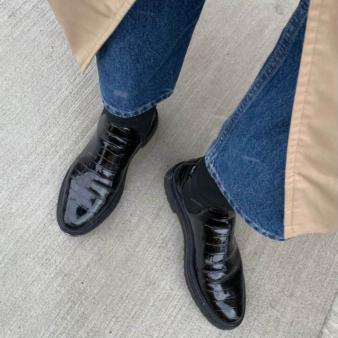 レフラーランドールのインスタグラム：「Our sold out Bridget boot is back in stock on our site.」