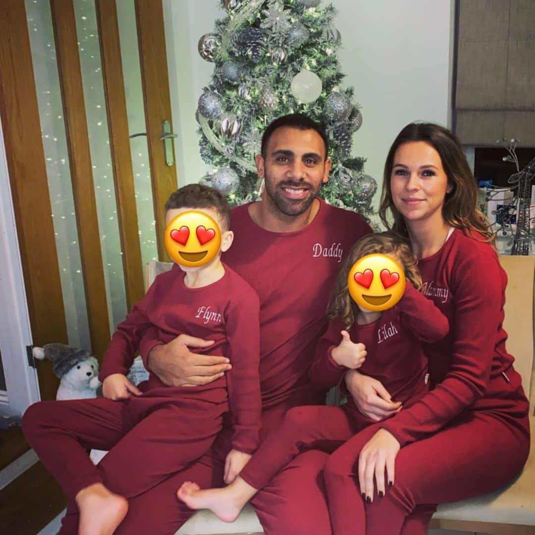 アントン・ファーディナンドさんのインスタグラム写真 - (アントン・ファーディナンドInstagram)「Merry Christmas Eve guys the kids are excited, me and the wife are too. our family loungewear @oh.so.personalised」12月25日 5時51分 - anton_ferdinand5