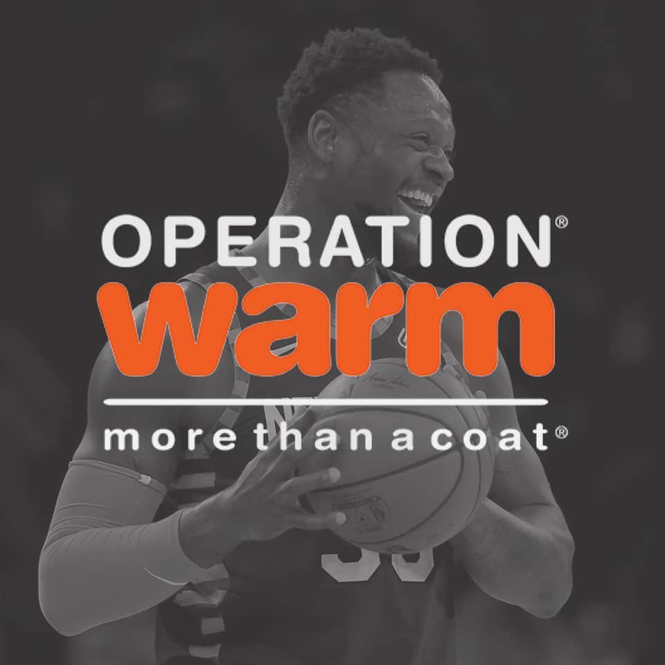 ジュリアス・ランドルのインスタグラム：「Happy Holidays! On behalf of my family we will be partnering with @operationwarm_coats for kids to donate coats to kids in need across NYC. Wishing everyone a safe holiday season! #seasonofgiving」