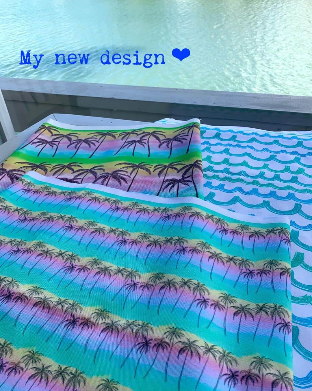 Moco Lima Hawaiiさんのインスタグラム写真 - (Moco Lima HawaiiInstagram)「ラニカイピルボックスにハイキングに行った時サンセットがあまりに綺麗すぎて♡ 忘れないうちにと、家に帰って直ぐ描いたデザイン生地があがってきました。何作ろうかな。  #newdesign#mydesign#lanikai#pillbox#hiking#palmtrees#beautifulsunset#amazing#rainbowcolor#winderful#colorful#ocean#beach#mocolimahawaii#mocolima#mylife#beautifullife#モコリマハワイ#モコリマ#ハワイ#新作#デザイン#ラニカイ#ラニカイビーチ#ラニカイピルボックス#インスパイア#夕陽#サンセット#綺麗」12月25日 6時14分 - mocolimahawaii