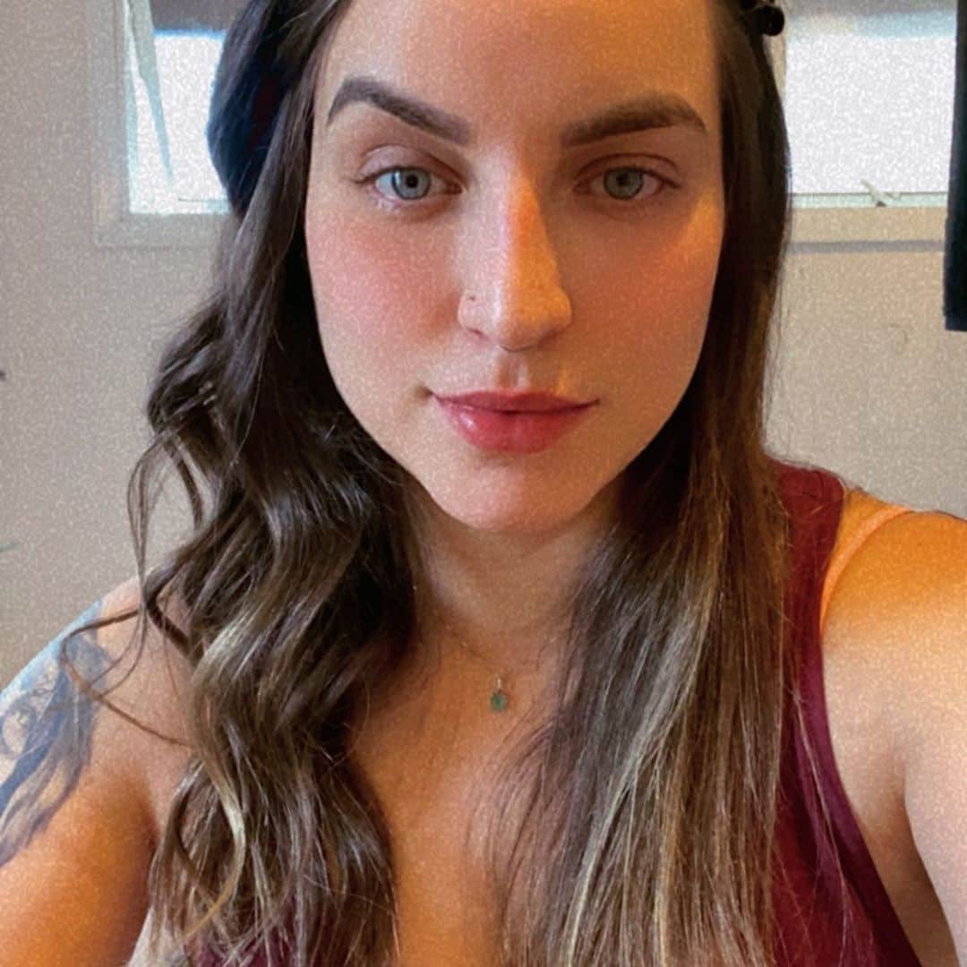 Bruna Unzuetaのインスタグラム：「Nos preparativos pra hoje... 😅」
