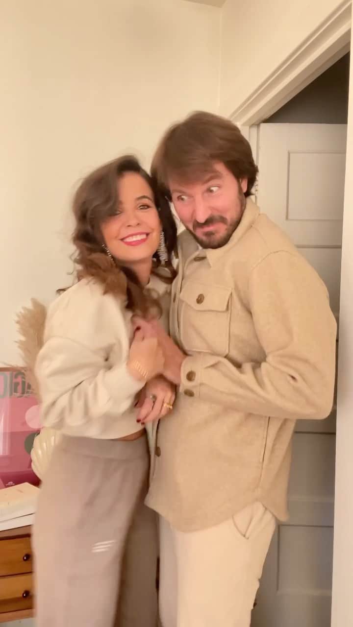 Collage Vintageのインスタグラム：「Merry Christmas from us to you! 🎄🥂 This year is being different as we cant travel to Spain to stay with our family but we are happy to be together in our cozy home in LA. Have a happy holidays and stay safe 🤍  Feliz Navidad chicos! Os deseamos lo mejor para estas fiestas 🎉 para nosotros, como para muchos, están siendo unas Navidades diferentes porque no podemos viajar a España y estar con nuestra familia pero estamos felices de estar juntos y pasar estos días en casa divirtiéndonos juntos. Feliz nochebuena ✨」