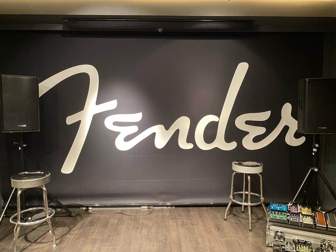 本間昭光のインスタグラム：「ロゴ、大切  #fender」
