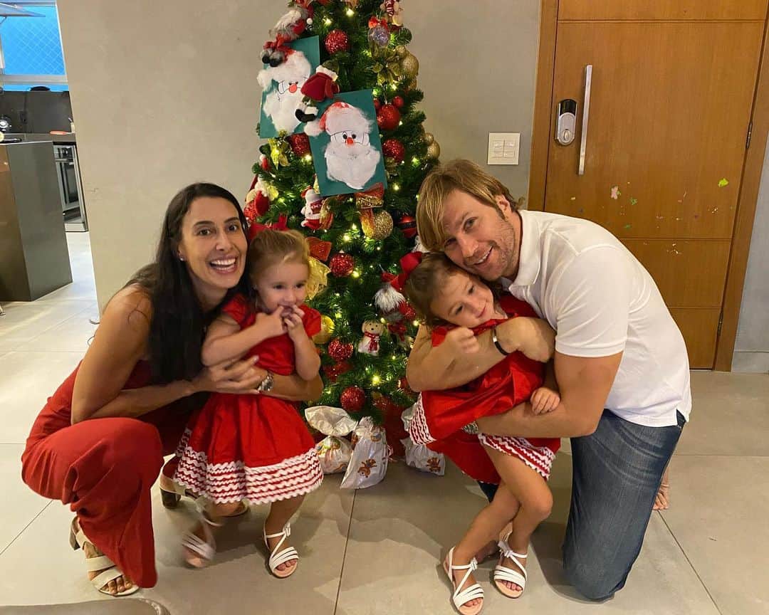 シェイラ・カストロのインスタグラム：「Muito amor e esperança neste Natal! Um beijo no coração de todos vcs! #albumdalizeninna #feliznatal #muitoamor #semaglomerar」