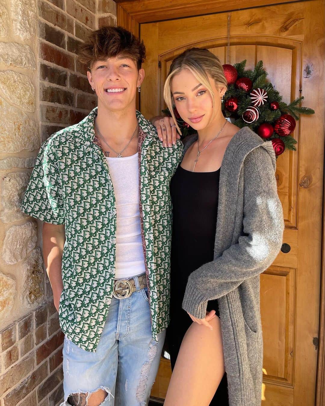 チャーリー・ジョーダンのインスタグラム：「Merry Christmas Eve from us to you ❤️ I know the holidays aren’t always the easiest times for everyone, but make sure you have a hot chocolate tonight, reflect on the year, and spend time with people that you love ❤️  Be thankful for another day, and another new year. Outfit @revolve #revolvewinter」