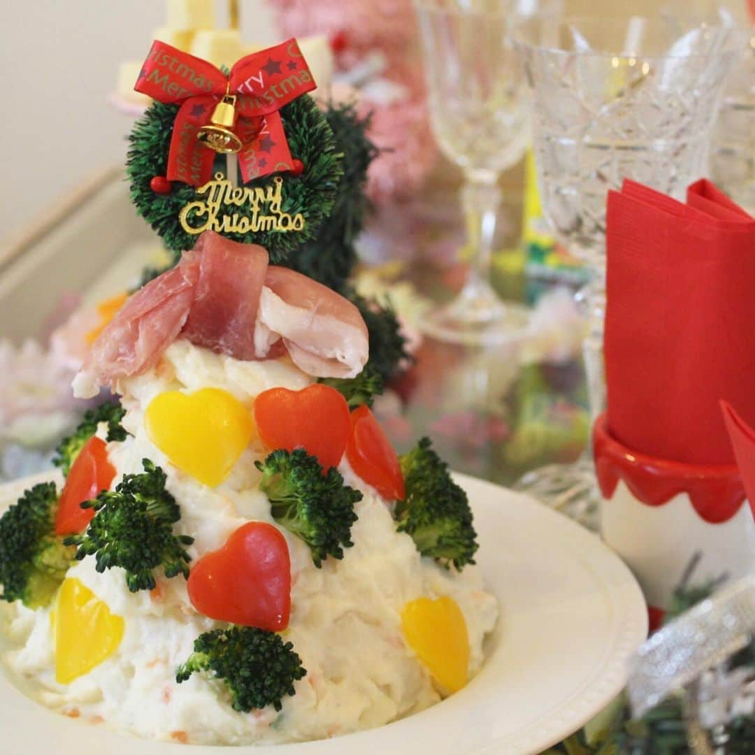 鈴木あさみのインスタグラム：「Merry Christmas and Best Wishes for a happy new year！  今年はコロナもあって、クリスマス🎄というモードではなかったけど、少しクリスマス気分🎄  今年もあと6日！良い年末を迎えられますように❣️」