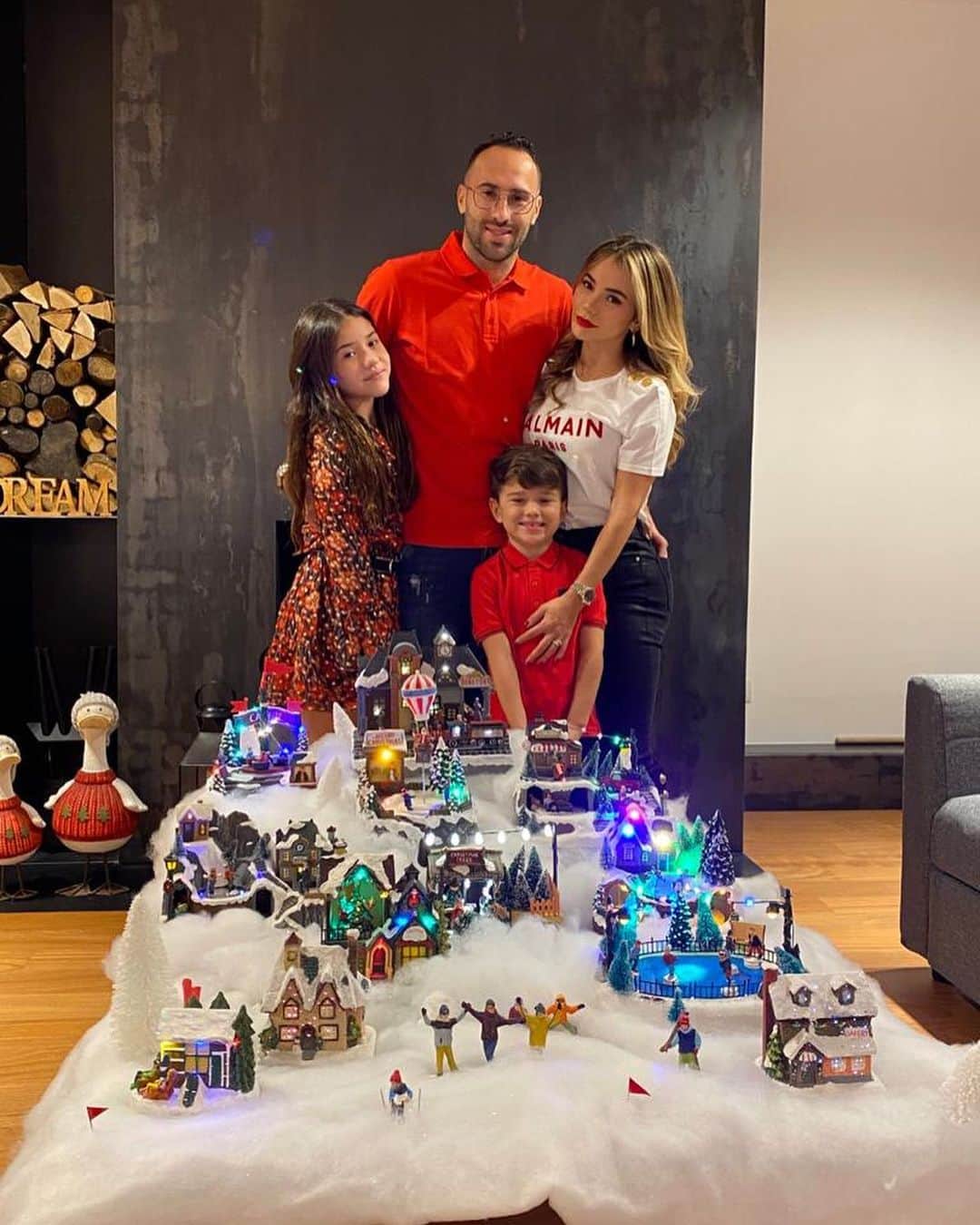 ダビド・オスピナのインスタグラム：「¡Feliz navidad lleno de amor, felicidad y Salud!」