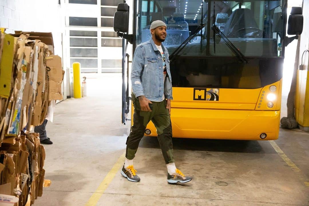 カーメロ・アンソニーのインスタグラム：「Are You Working Towards Who You Want To Be Or Are You Remaining Complacent? #TBT #STAYME7O」