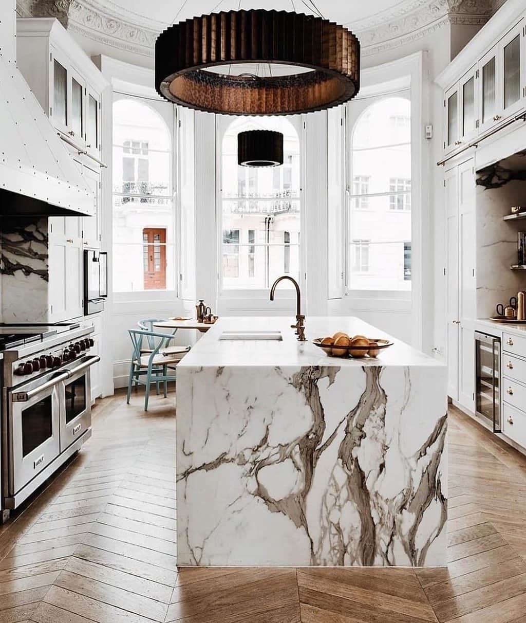 Homepolishのインスタグラム：「We double checked, and this kitchen is for sure on the very, very nice list. Interior design by @madduxcreative Photo by @michaelsinclair」