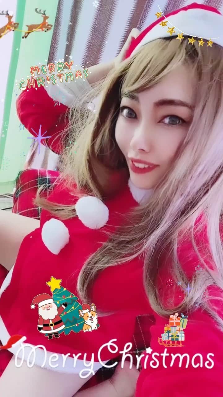 のインスタグラム：「Merry christmas✨🎁🎄 素敵な一日を！！  #costume#アラフォー#アラサー#santaclaus  #コスプレ#コスチューム#ファッション#太もも#生足 #sexy#makeup #beautifulskin #legs #me #Japan#linda#christmas #gorgeous  #xmas #ootdfashion#ootd #fashion #サンタクロース#サンタコス #followme#instagood#shorthair#色気#美男美女と繋がりたい #kawaii」