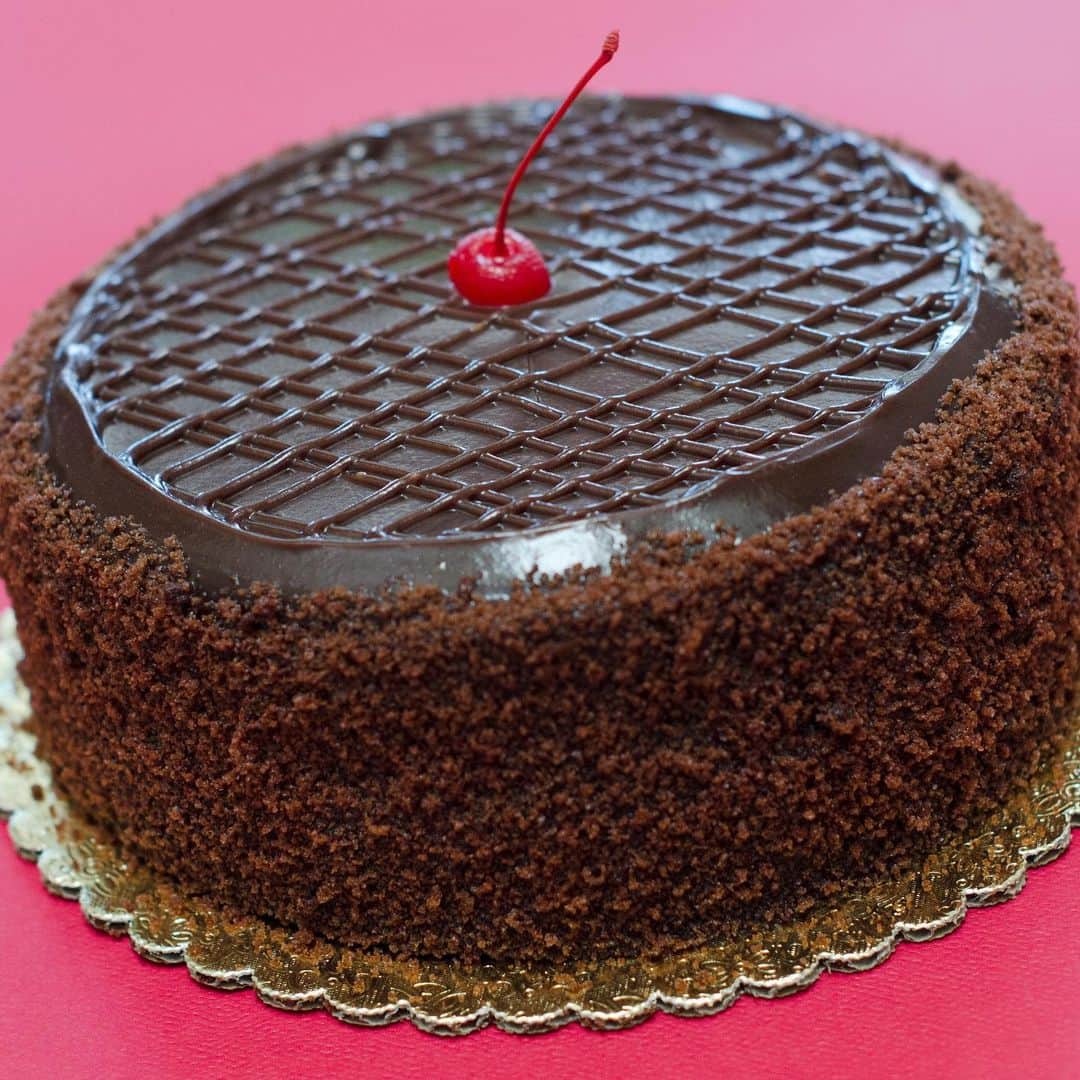 Zippy's Restaurantsのインスタグラム：「Get on 🎅🏼’s good side with a Dobash Cake.」