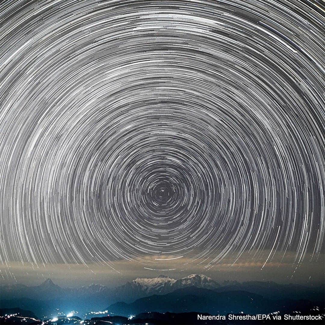 ABC Newsさんのインスタグラム写真 - (ABC NewsInstagram)「Long exposure photo shows stars trailing over Mt. Machapuchre in Pokhara, Nepal. #stars #space #cosmic #longexposure #longexposurephotography #mtmachapuchchre #nepal #pokhara #international」12月25日 7時00分 - abcnews