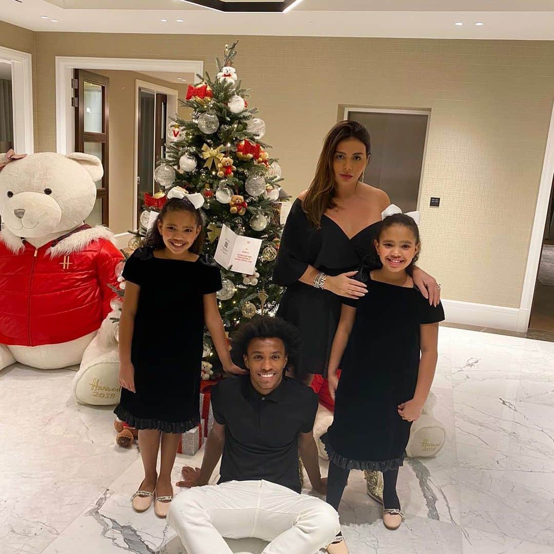 ウィリアンのインスタグラム：「Feliz natal a todos!  “A glória maior está no nascimento do Cristo no coração dos homens, Jesus nasceu para trazer a luz, a paz, a esperança e a redenção aos homens , neste Natal deixe Jesus nascer em seu coração.”   Deus abençoe todos vocês!」