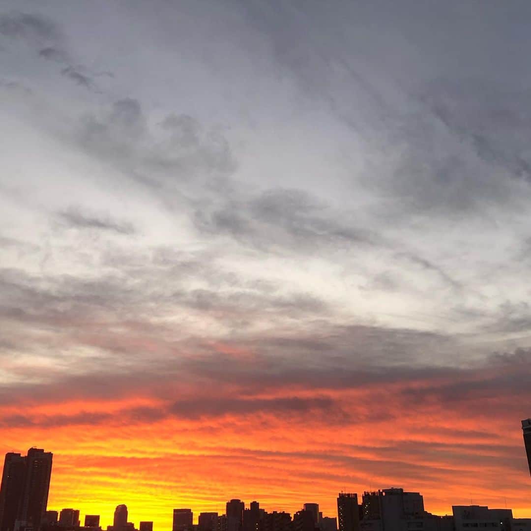 のインスタグラム：「今日も１日が始まる🌄  さぁ起きて〜😎❣️」