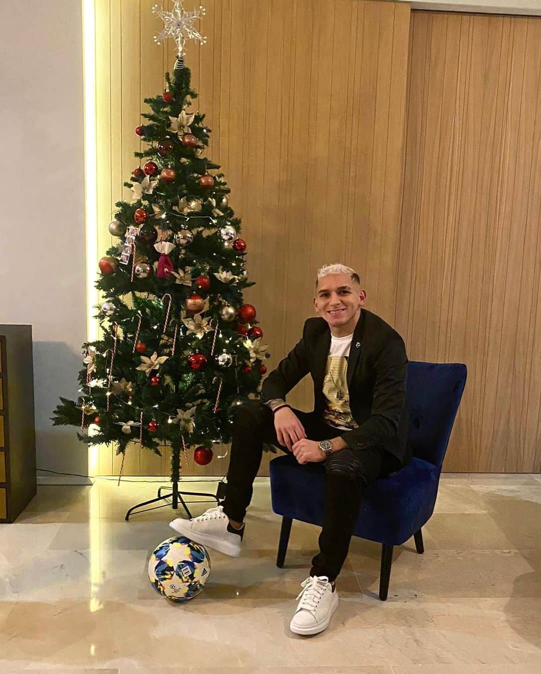 ルーカス・トレイラさんのインスタグラム写真 - (ルーカス・トレイラInstagram)「⚽️🎄#LT🇺🇾」12月25日 7時26分 - ltorreira34