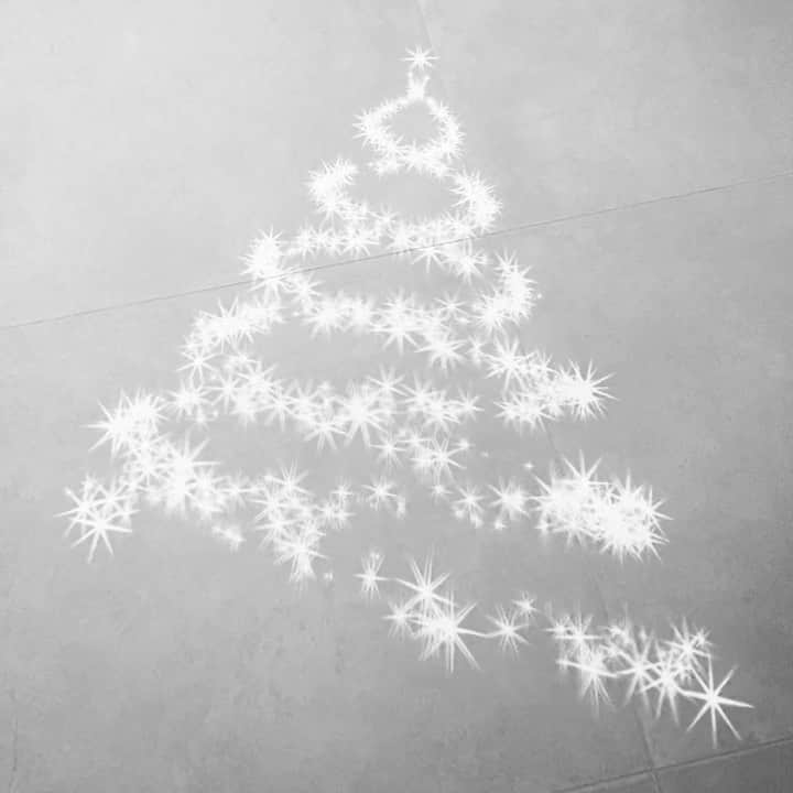 稲木ジョージのインスタグラム：「Don’t make a wish, make it happen ♥️🎄  お願い事するのもいいですが、自分で叶えるのもいいですよ🕺」