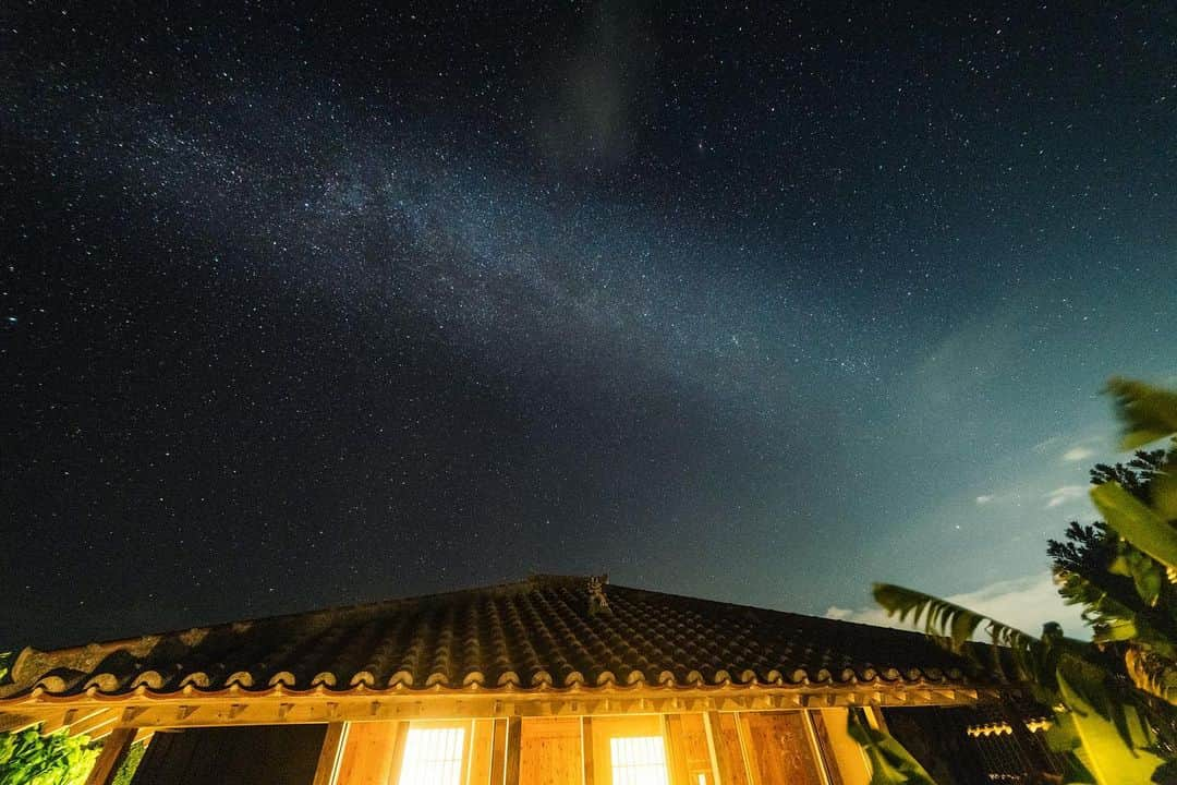 HOSHINOYA｜星のやさんのインスタグラム写真 - (HOSHINOYA｜星のやInstagram)「spend a night time on Christmas Eve watching shooting stars  #hoshinoyataketomijima #hoshinoyataketomiisland #taketomi #okinawa #hoshinoya #hoshinoresorts #sunset #星のや竹富島 #竹富島 #沖縄 #星のや #星野リゾート」12月25日 7時45分 - hoshinoya.official