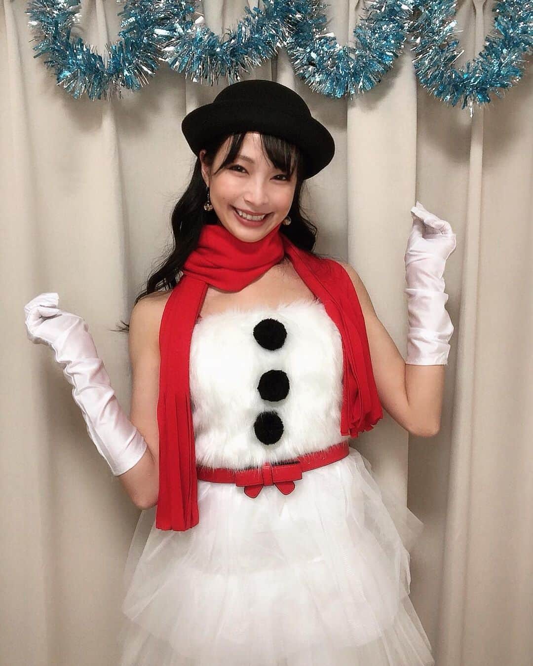 たなかさえさんのインスタグラム写真 - (たなかさえInstagram)「🎄🎁 Merry X'mas 🎂🎄 . クリスマスてなんぞや！！と言いながら 今年のクリスマスイブ配信は ゆきだるまのコスプレでしたっ☃️ こんな雪だるまはどうですか！！！ . #christmas#snowman#cosplay#クリスマス#メリクリ#雪だるま#コスプレ」12月25日 7時37分 - sae.tnk