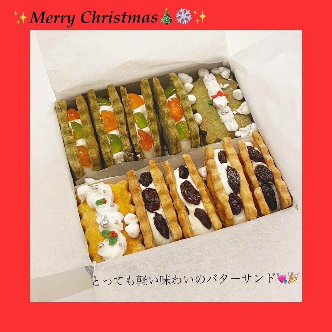 中野明海さんのインスタグラム写真 - (中野明海Instagram)「姪っ子で妹のかわい子ちゃんから クリスマスに 手作りクッキーが届いた🍪✨🎄❄️🎉 昨日は早朝から撮影で、 その前は リフォームで、バタバタ ダンボールだらけのお家に可愛いくて とても美味しいものが😍💘  家族贔屓ではなくって 味のセンスがとっても良いんです❤️✨  @jinnan.house  で、売ってたりします。 新春からは 彼女が作ったホットプリンもメニューに入れてもらえるそうで、 楽しみ🍮🥚🥚  ありがとう🎉💕  今日は 明海二十代の頃から長年お世話になった方♂から頼まれた、ご本人と奥様になられた方のウエディングのお撮影💘  ほっかほかの気分で参加させてもらって来ます❤️  皆様も、素敵な ❄️✨Christmas🎄🎉🙏🏻✨ でありますように✨✨✨✨✨✨✨✨  @jinnan.house は 渋谷のオアシスみたいなところですよ✨  どんなお味のクッキーかは 本人が説明しておりますので ご覧ください👍🏻 @marinkurita 😘❤️」12月25日 7時46分 - akeminakano__official