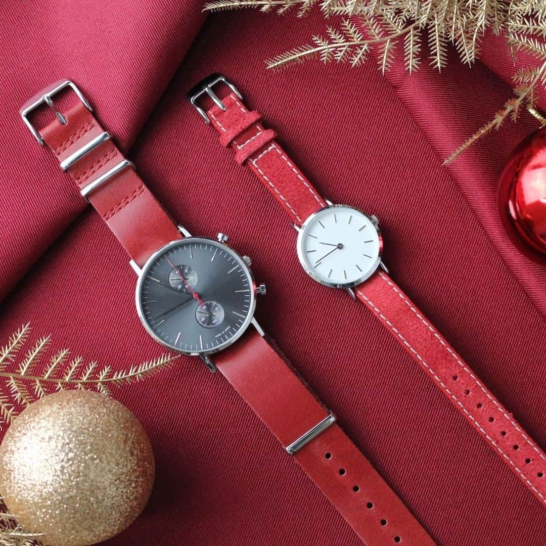 Fashion Is Funのインスタグラム：「Christmas Red right　OIL leather NATO / Red / 18mm left　  Spring suede　　 /Red / 12mm  Merry Christmas！！ クリスマスといえばやっぱりこの色ですね🎀 皆様、素敵なクリスマスをお過ごしください🎅  #fif #fifベルト #時計ベルト #腕時計 #ベルト交換 #時計好きな人と繋がりたい #クリスマス #クリスマスカラー #クリスマスレッド #レッドカラー #手元くら部 #赤コーデ」