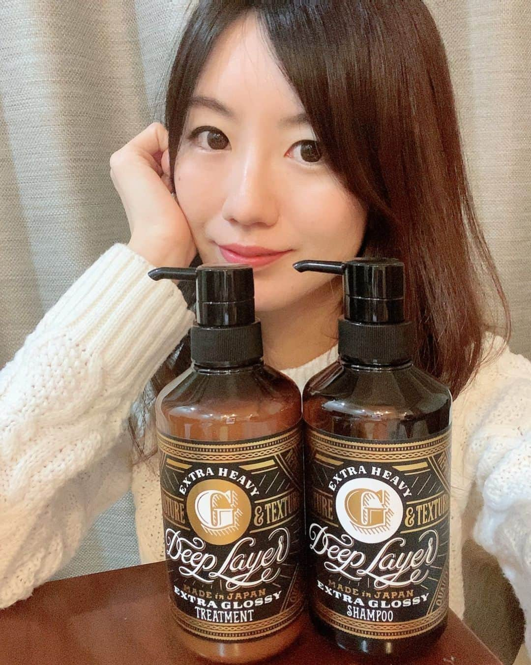 にゃんさんゴルフさんのインスタグラム写真 - (にゃんさんゴルフInstagram)「サロン専売品のディープレイヤーが試せる♡  DeepLayer ExG 🧴  【EXTRA GLOSSY】 自分史上最高のまとまりへ❤️ ブースター効果により 根元から毛先までおさまりのよい髪へ導きます✨  前髪このまま伸ばすか切るか悩み中、、   #deeplayer#xmas#クリスマス#髪伸びた #ディープレイヤー#天使の輪#サラサラヘア #lemonsquare🍋#シャンプー#トリートメント #cchan_girls#美髪#サロン#ヘアケア#毛先#香り#hairsalon#hair#salon」12月25日 8時08分 - miiiii0228