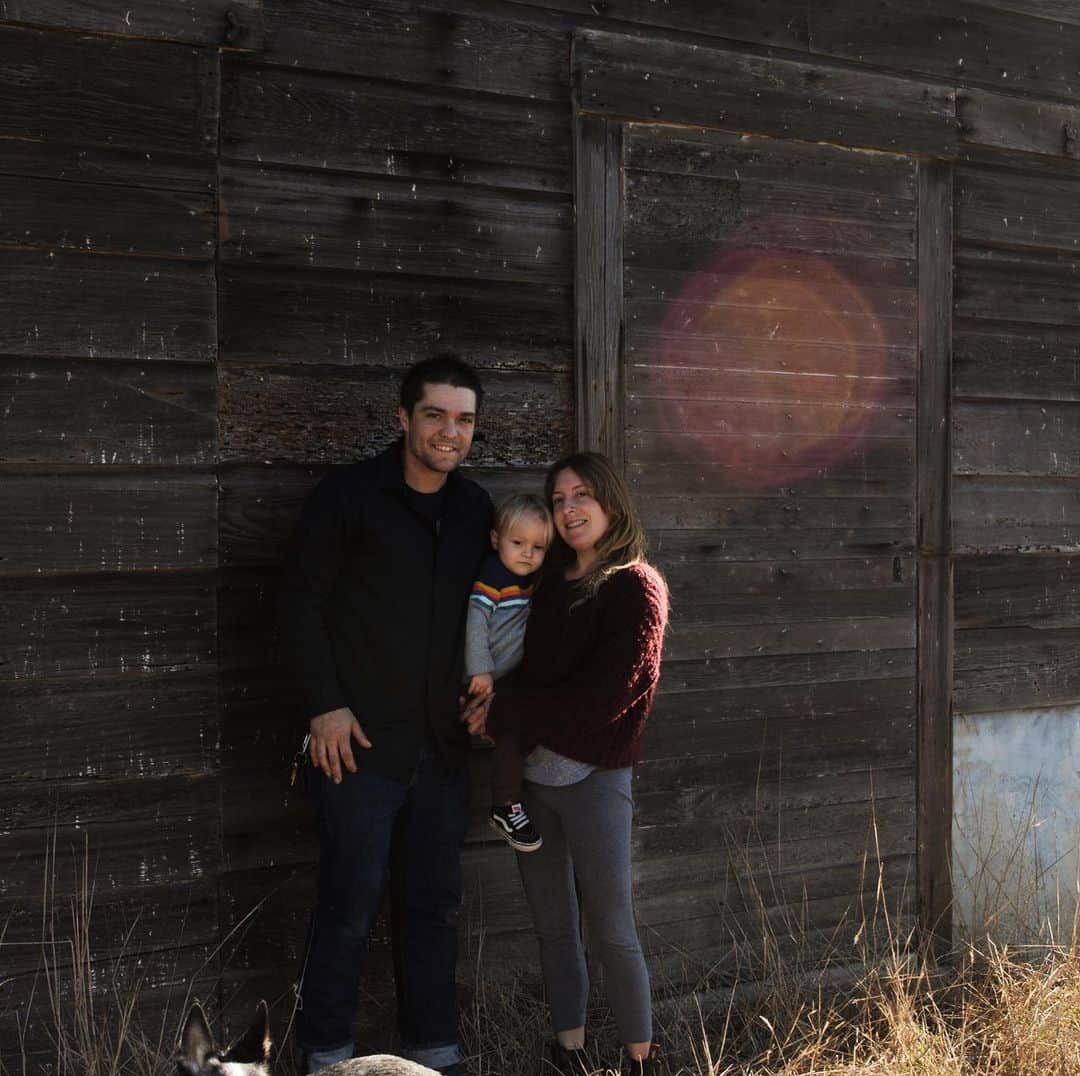 Dogs by Ginaのインスタグラム：「Merry Christmas!   Thank you for supporting my business throughout this very weird year. I know its been tough on a lot of us. I hope everyone can find the light this week close to home with loved ones even if it is just you and the dog ;)   Warm wishes, Gina, Danny, Silas & Oly too! ❤️」